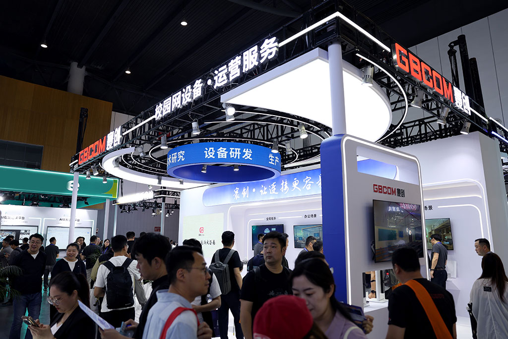 上海寰创闪耀第87届教装展 | 以“五智六简”智简全光网,筑牢校园数智化底座